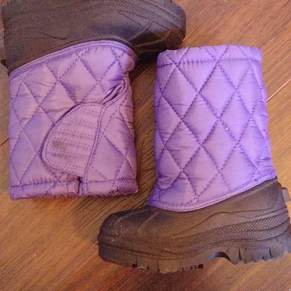 Snow Boots - Picture 3 of 3